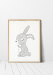 poster met konijn zwart wit in houten lijst