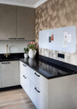 magneetsticker 50x160 cm grijs in wand keuken