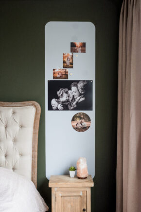 magneetsticker 50x160 cm grijs op slaapkamer