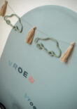 Magneetsticker 58x90 groen op kinderkamer close up