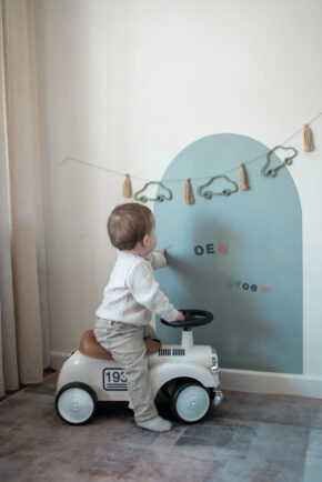 Magneetsticker 58x90 groen op kinderkamer